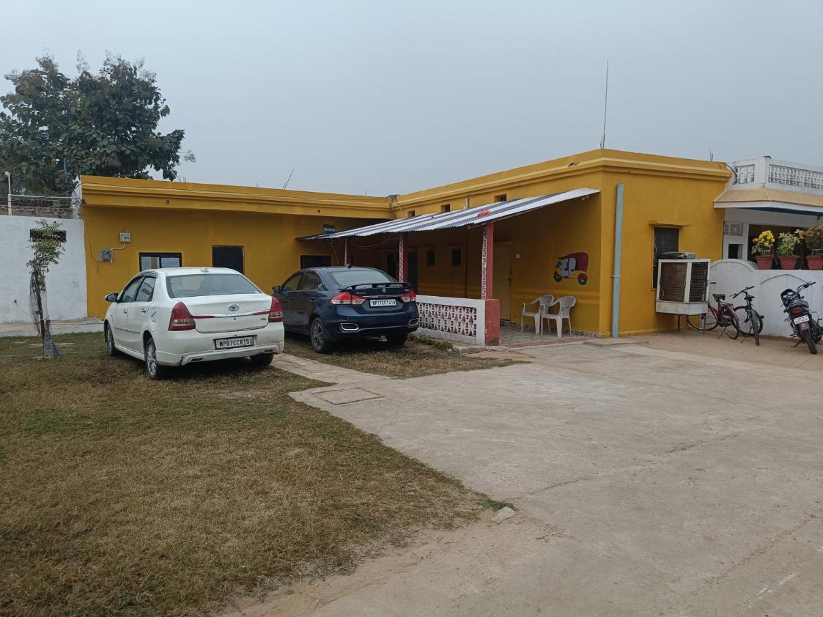 Mini Homestay Khajurāho Exteriör bild